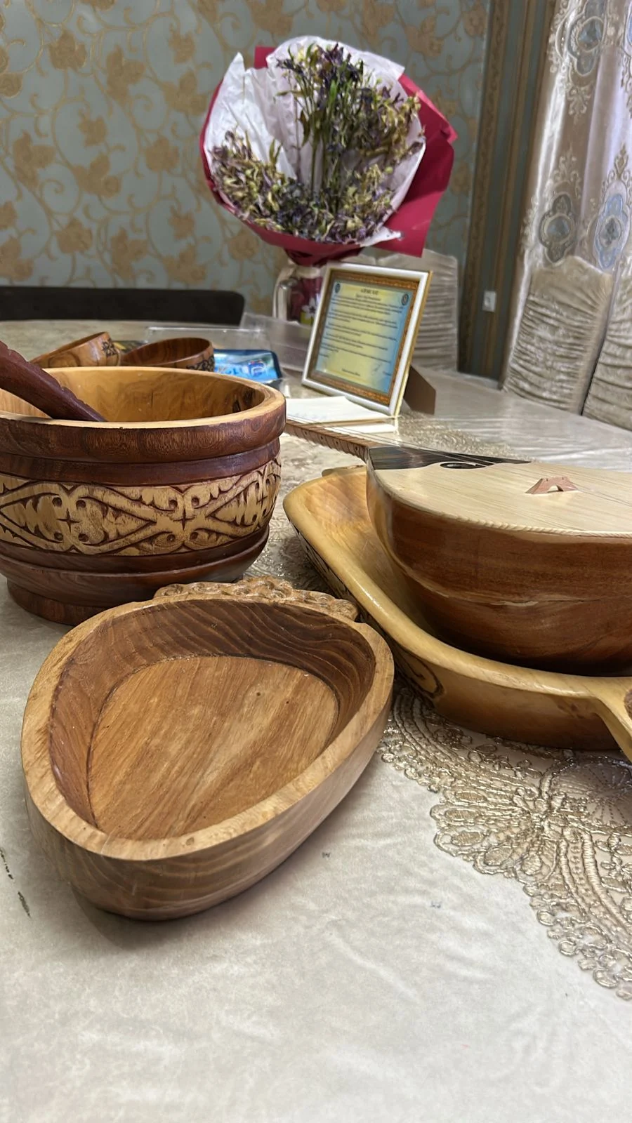 Ydys-aiaq (tableware): astau for main course, bas tabaq for lamb’s head, zereñ and ojau for qumys or soup; dombyra. Laura Batyrkhanova inherited this tableware from her mother-in-law. 25 January 2025, Jarkent, Qazaqstan. Laura Batyrkhanova.