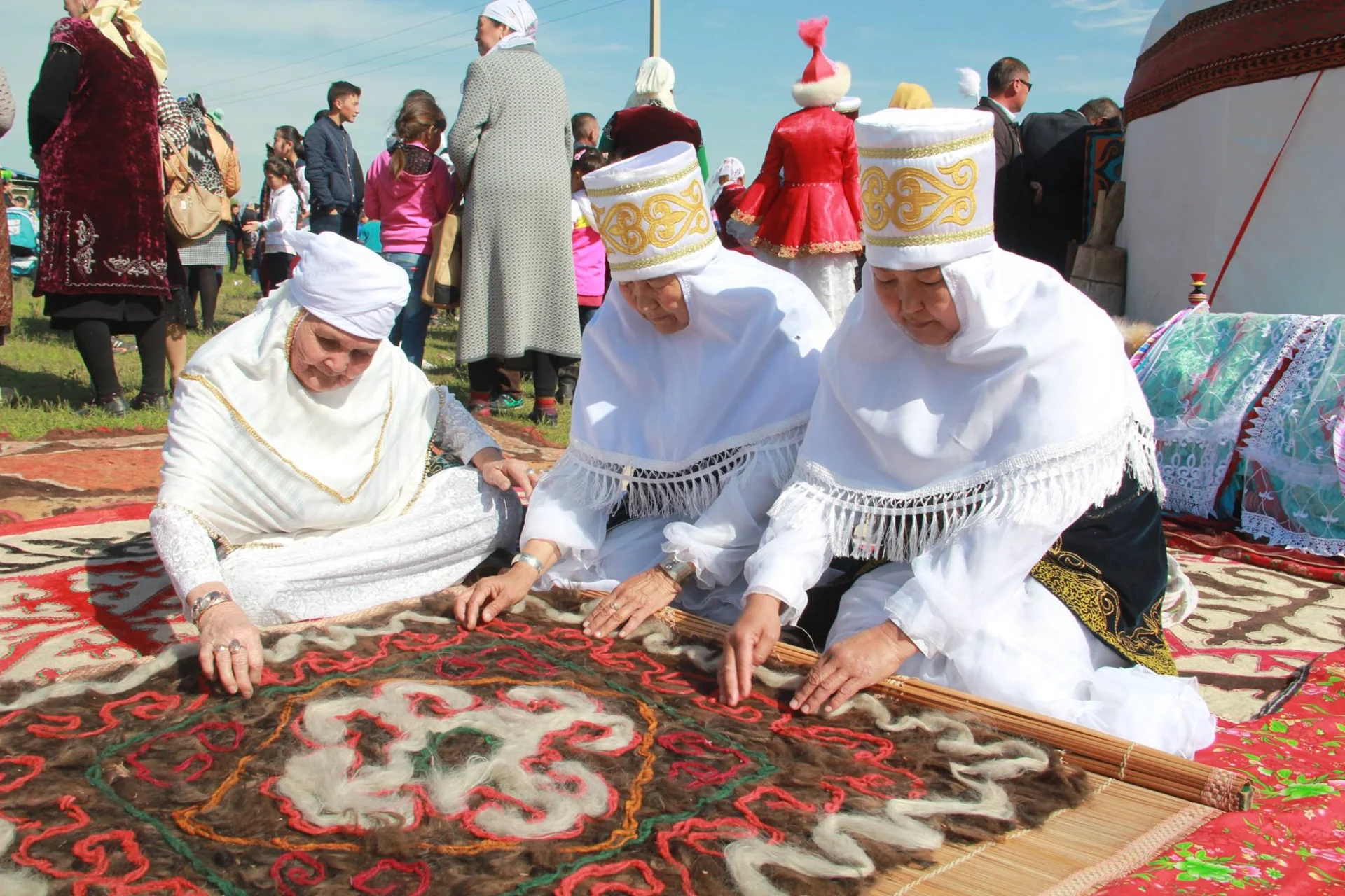 Figure 5. Felt-making. Ordabasy District, Qazaqstan, 14 April 2016. O.Öndemes, copyright