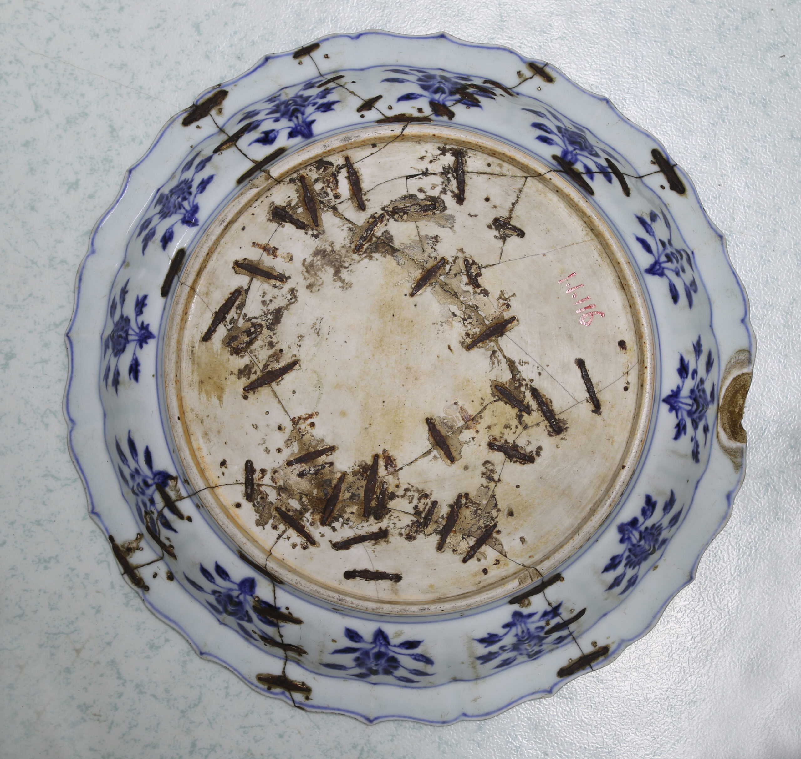 Figure 7: Blue and white porcelain dishes with floral decoration, intended for everyday use, dating from the Ming dynasty during the reign of Emperor Yongle (1403–1424) (朱 & 李 2022). The staples themselves have undergone several repairs. The Wanlin Museum of Art, Wuhan University, China, by Qi Li.