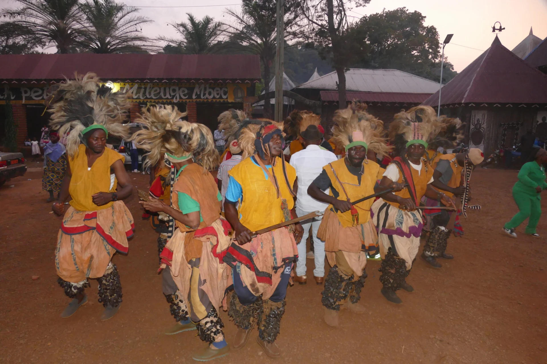 Badenkop mendjong dancers