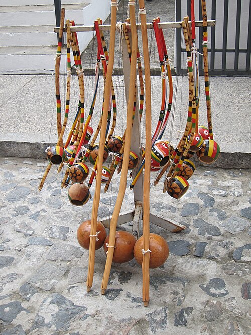 Berimbau_being_sold_on_the_street_in_Salvador,_state_of_Bahia,_Brazil