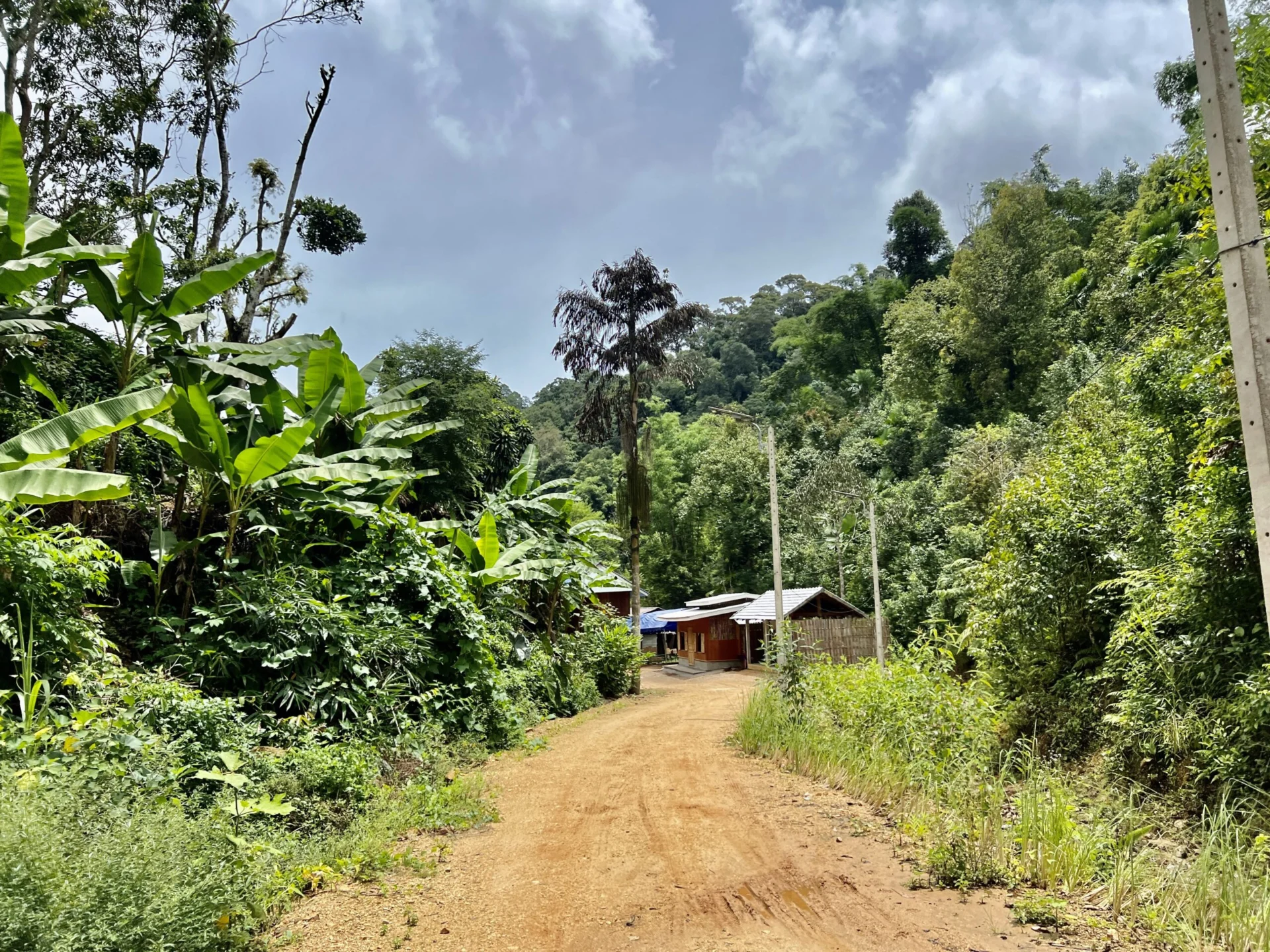 Bundit, Hin Lad Nai Pga K’Nyaw community